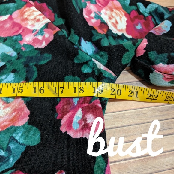 Divided Floral Rose Print Pullover - Picture 3 of 5